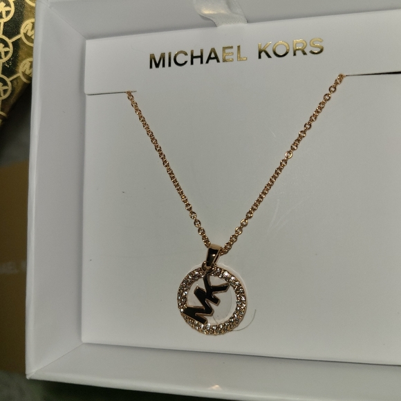 Michael Kors necklace - Picture 2 of 2